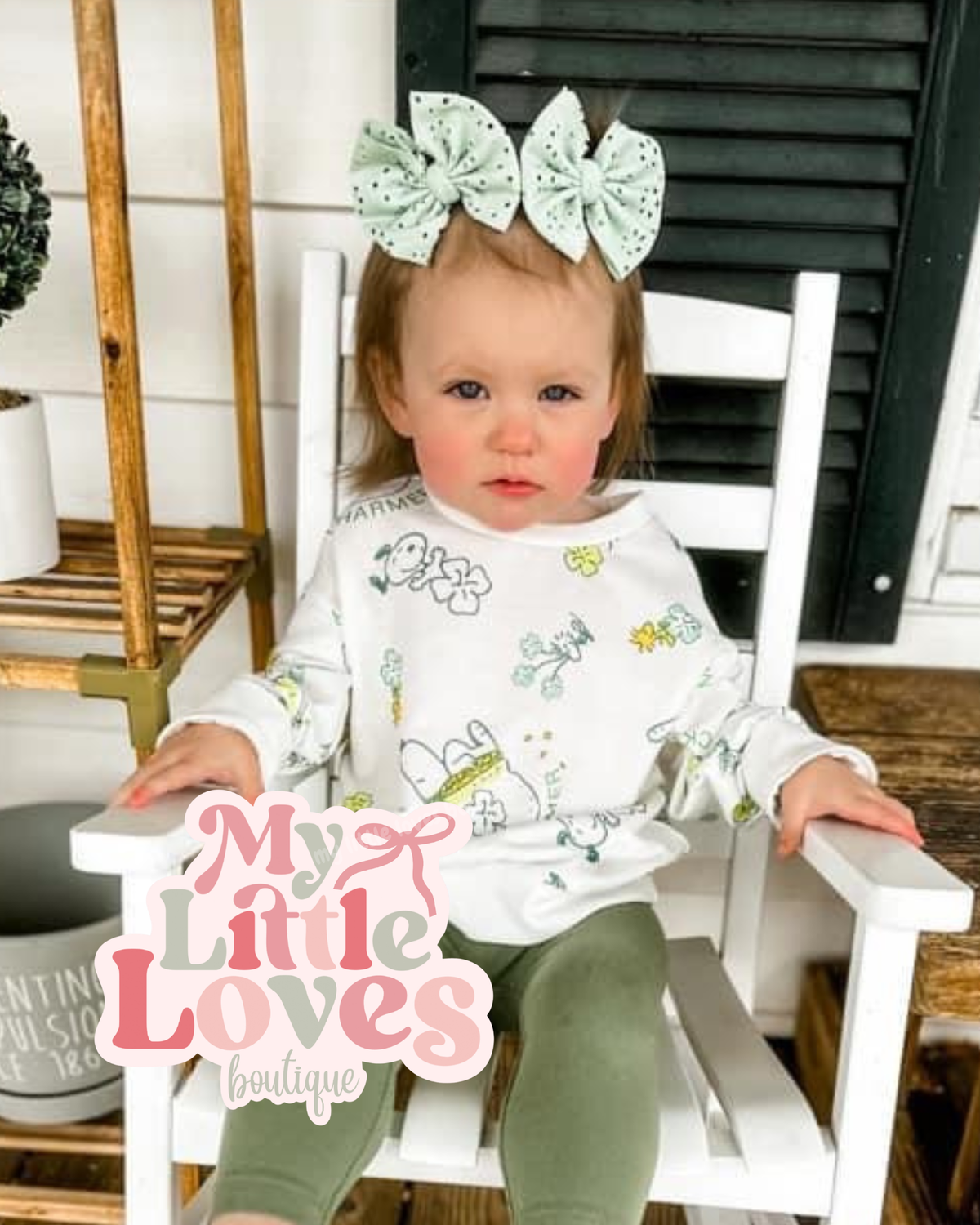 Eyelet - Sage green