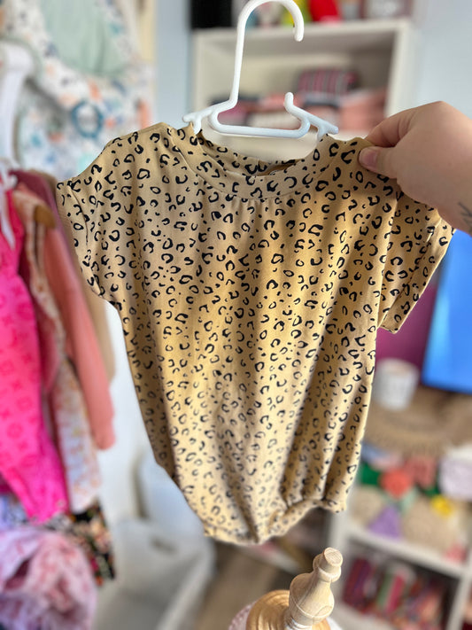 T-shirt romper - 6/9m
